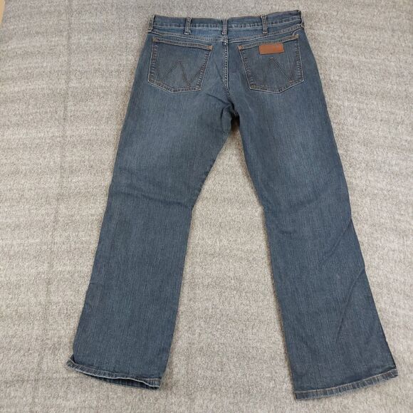 Wrangler Retro Relaxed Boot Cut Men 34x32 (Fit 35x31) Jeans Blue Classic Style - Picture 3 of 9